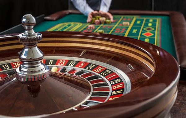 Interactive Gaming: The Rise of Live Dealer Games in Online Casinos